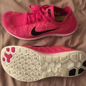 Size 9 women’s Nike shoes.